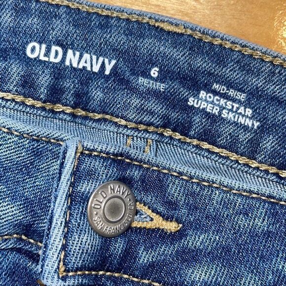 Old Navy Mid-Rise Rockstar Super-Skinny Cut-Off Ankle Jeans Size 6 Petite - Picture 9 of 13